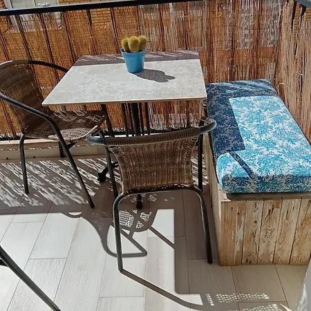 Infostays Maria Zambrano Apartmán *