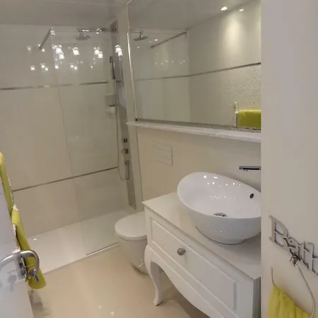 Infostays Maria Zambrano Apartmán *
